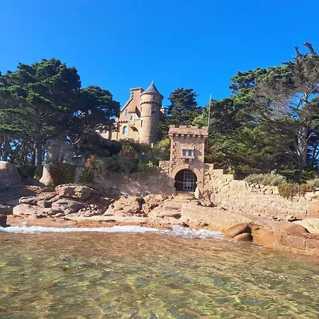Au Coeur De La Cote De Granit Rose. Apartamento